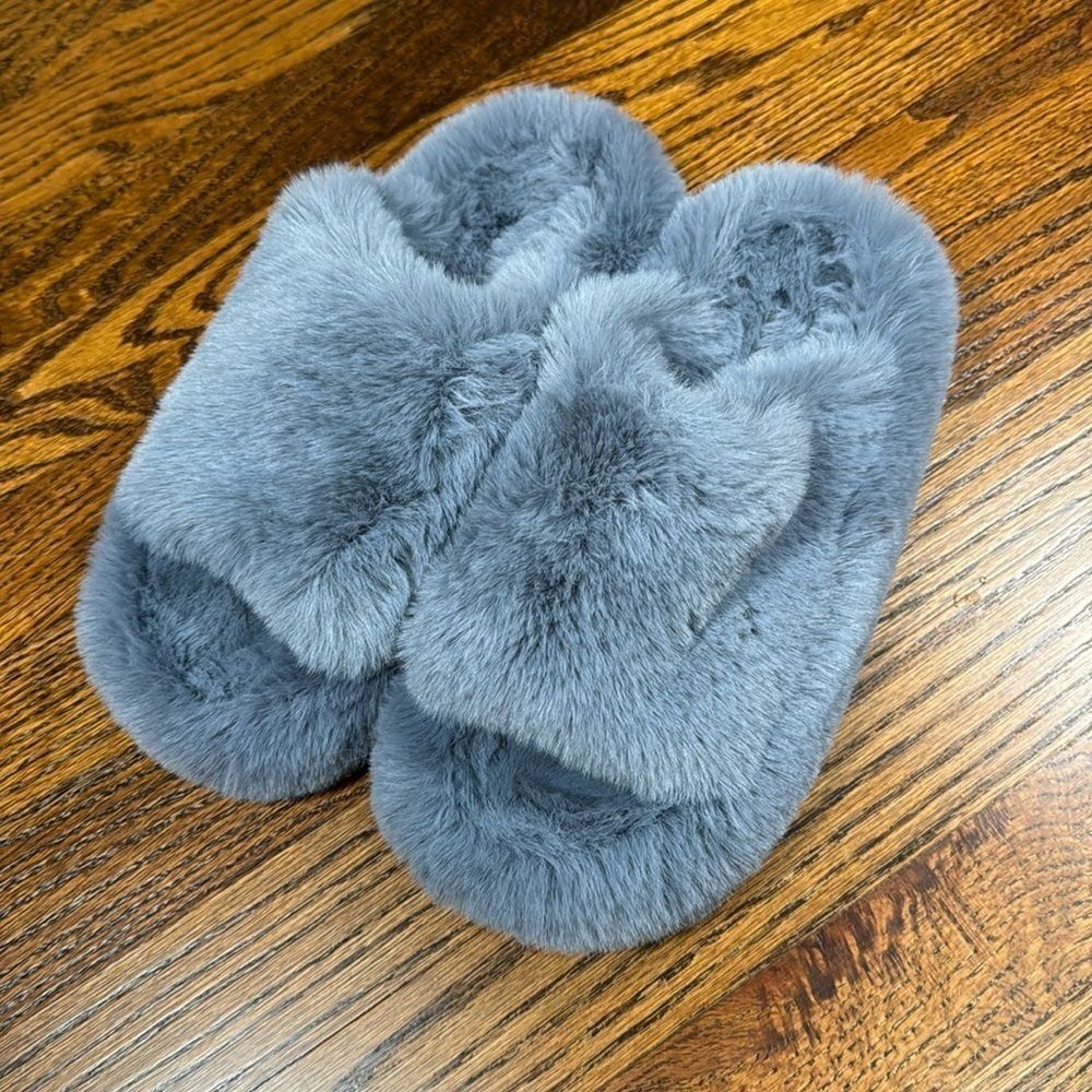 Urban Outfitters Faux Fur Slippers size small